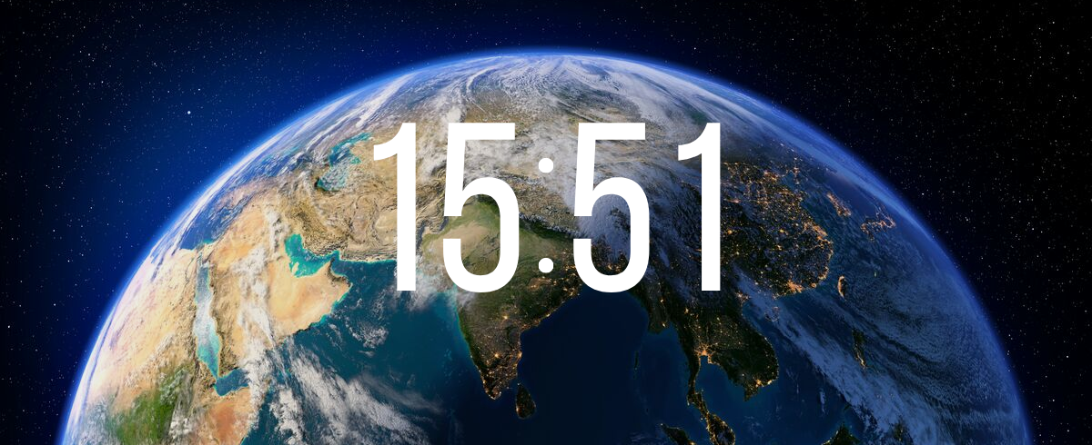 15h51