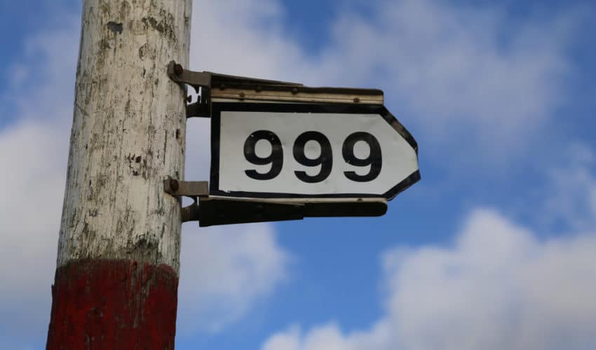 panneau avec le nombre 999