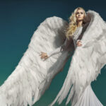 un ange aux ailes déployée