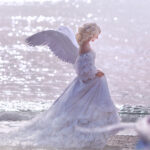 un ange ailé sur la plage
