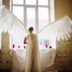 un ange devant des bougies 