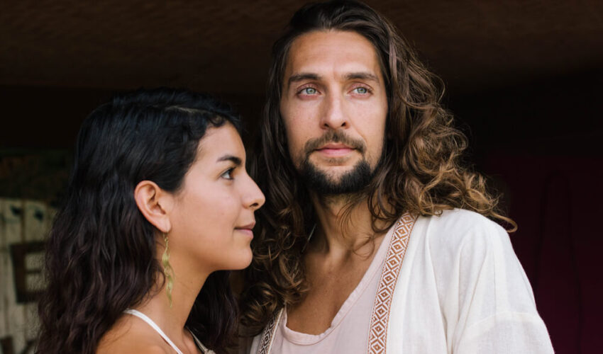 jeune couple improbable