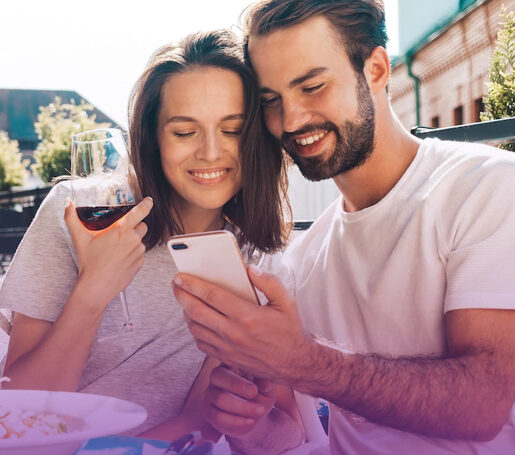 couple-sur-telephone