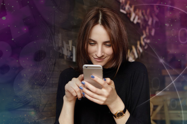 femme téléphone consultation