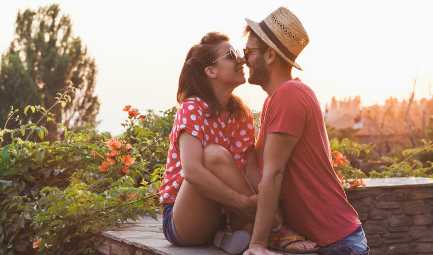 jeune couple a la campagne