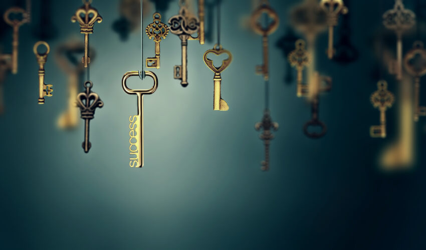 Clefs doré suspendu
