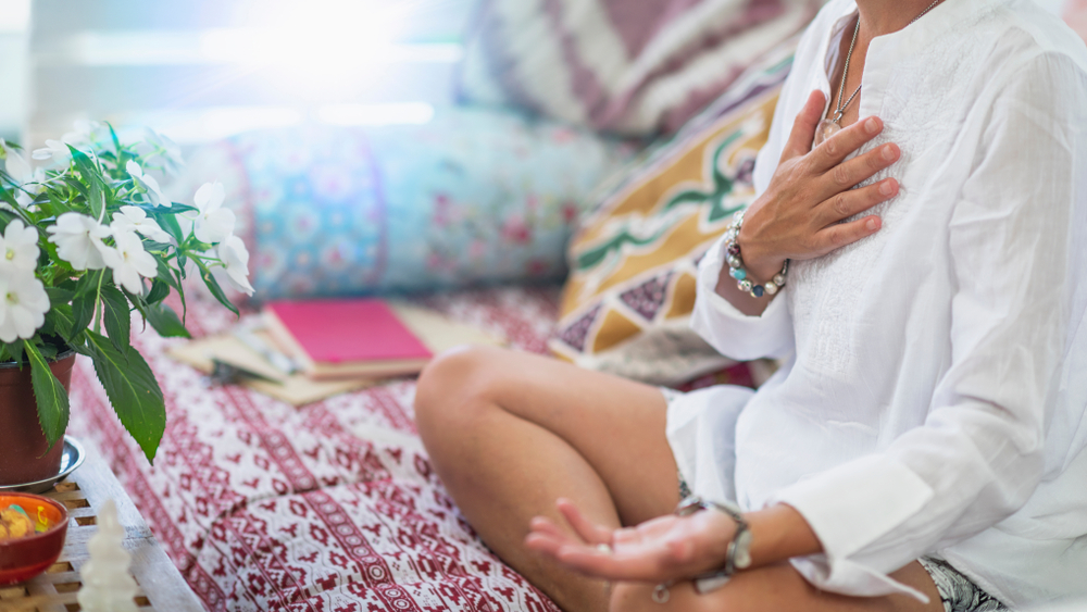 femme en position de méditation