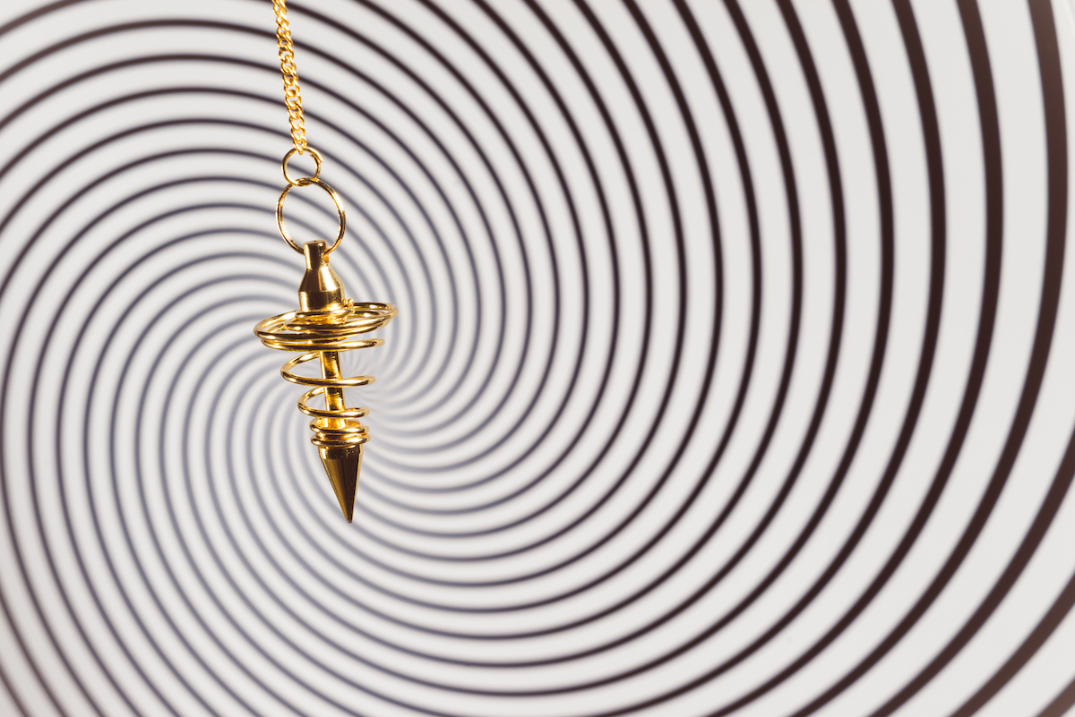 pendule divinatoire de couleur or