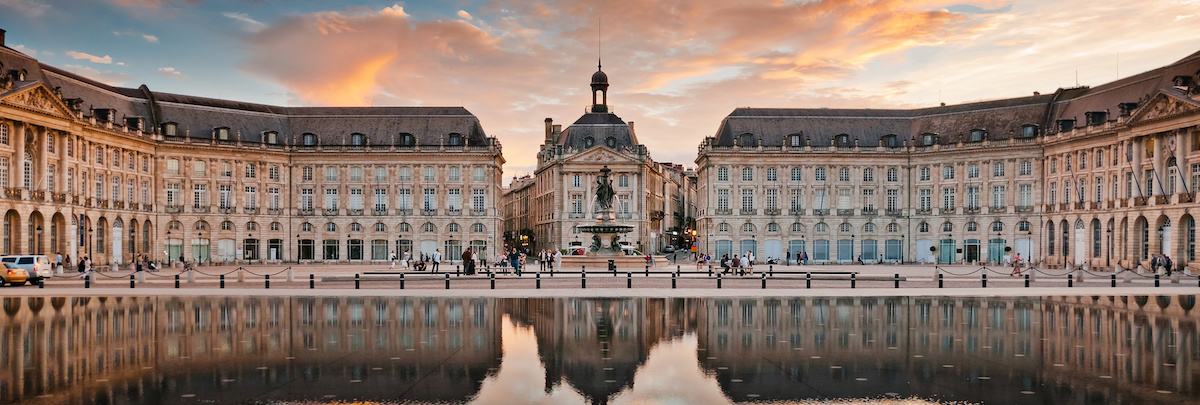 Place de la Bourse à Bordeaux Place de la Bourse à Bordeaux, vue au couché de soleil