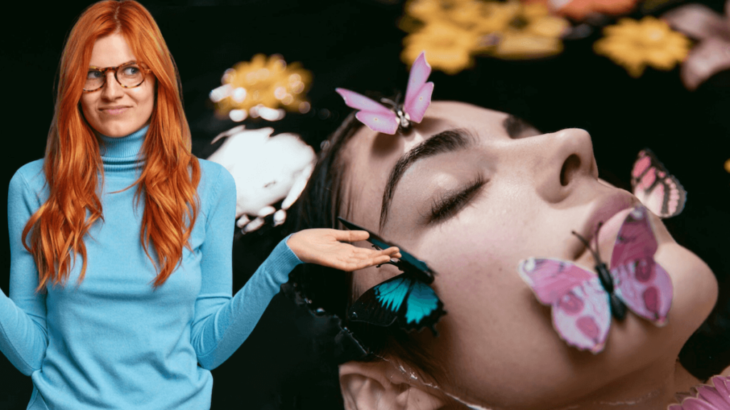 des papillons sur une femme