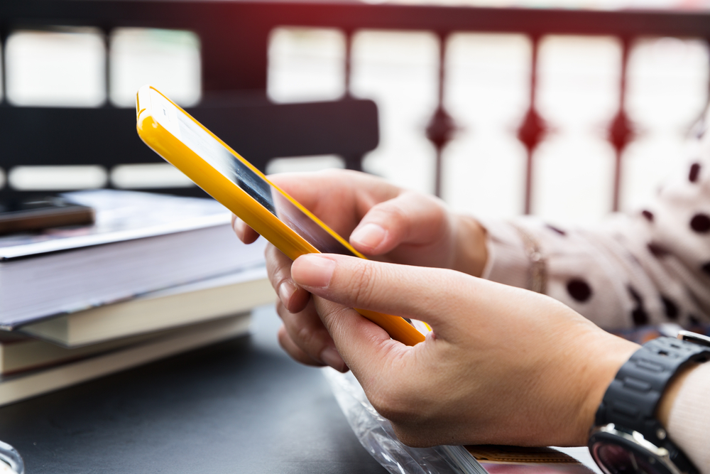 Consultation de la voyance par email depuis un téléphone